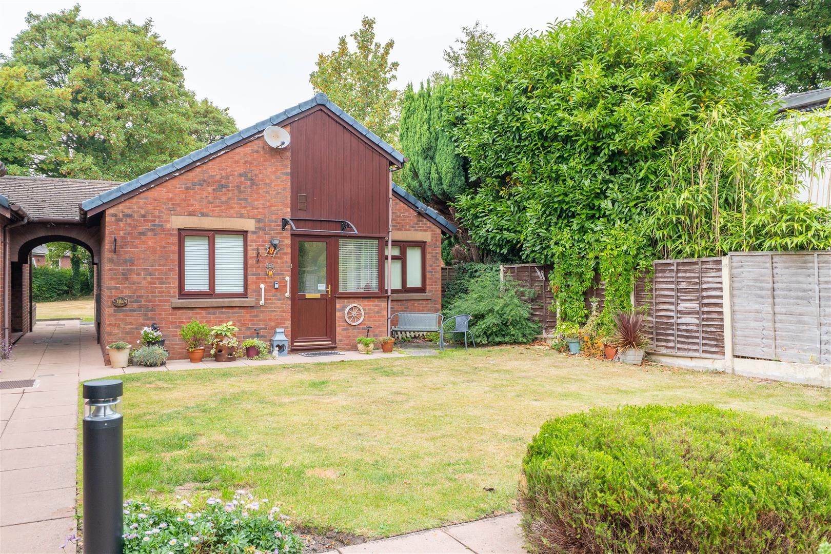2 bed property in Penwortham Hall Gardens, Preston